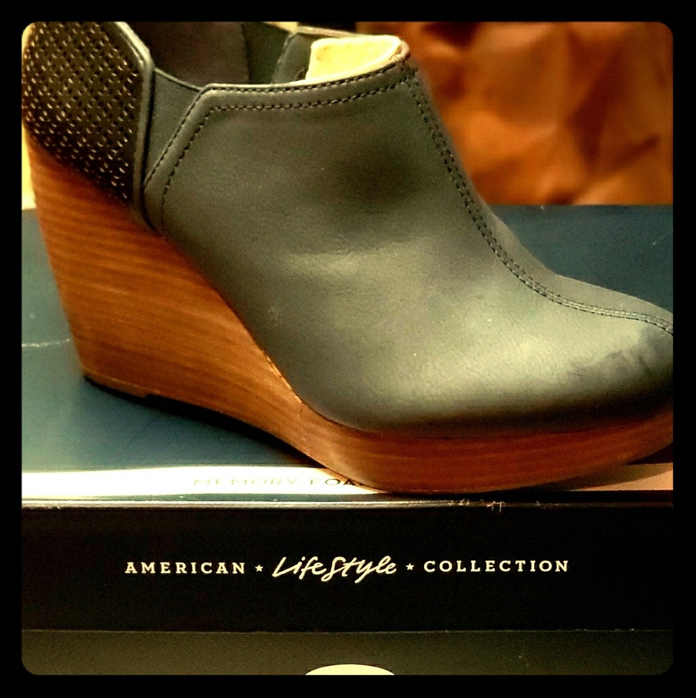 Dr. Scholl's Harlow Wedge Bootie